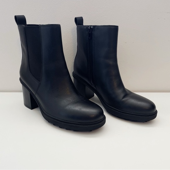 Vionic Truckee Black Leather Ankle Booties weather proof heeled boots size 9 EUC - Picture 3 of 15